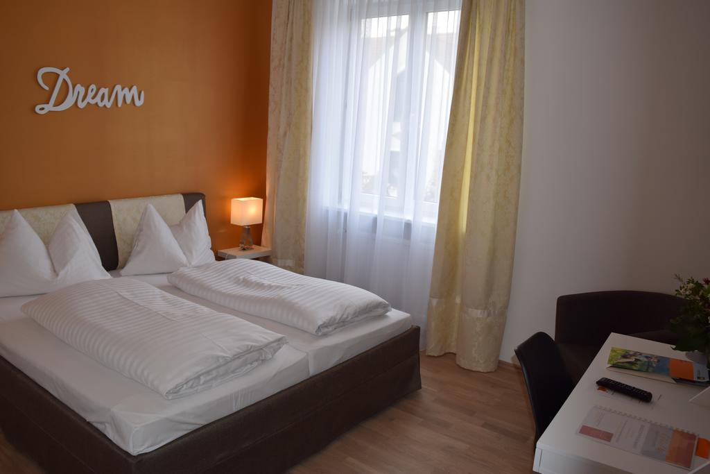 Stadthotel Guertler อัมชเตทเทิน ภายนอก รูปภาพ