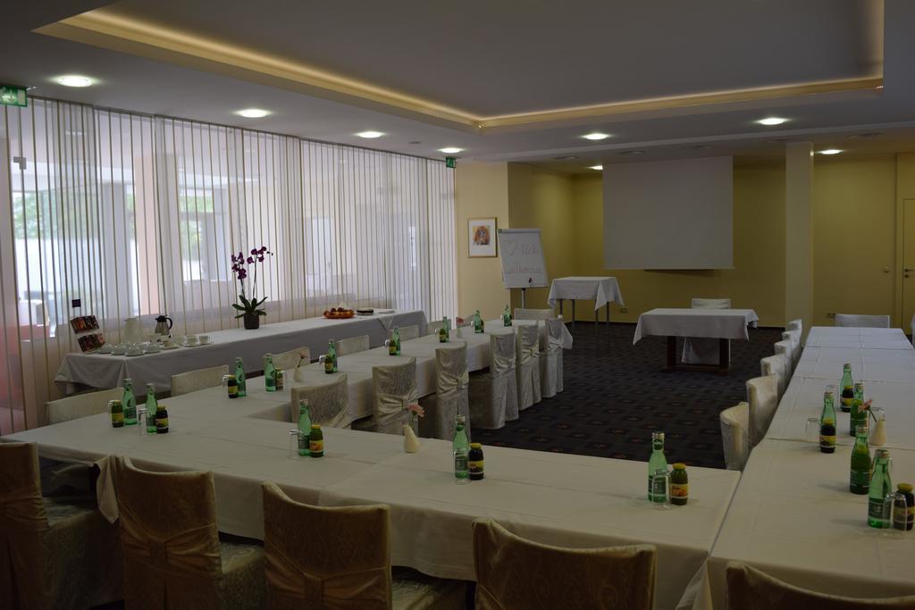 Stadthotel Guertler อัมชเตทเทิน ภายนอก รูปภาพ