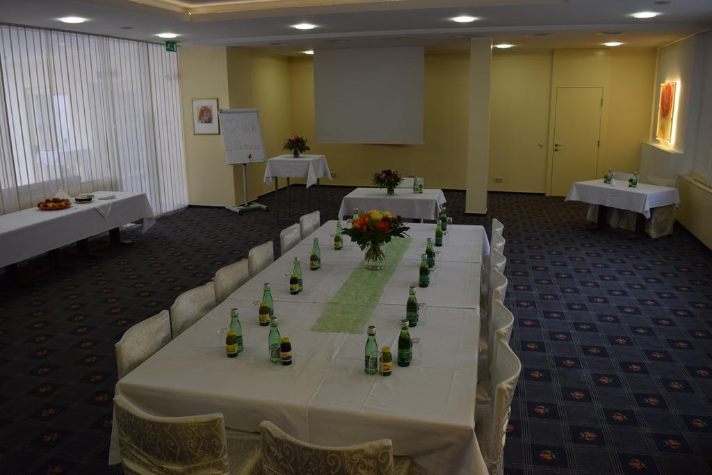Stadthotel Guertler อัมชเตทเทิน ภายนอก รูปภาพ