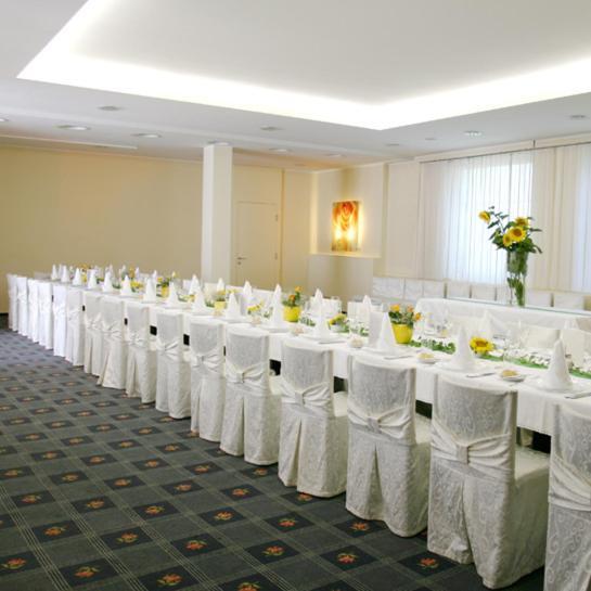 Stadthotel Guertler อัมชเตทเทิน ภายนอก รูปภาพ